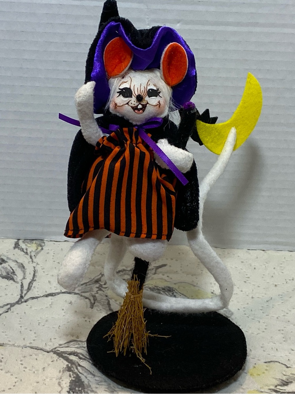 Annalee White Cat Halloween Witch with broomstick and Moon 2008